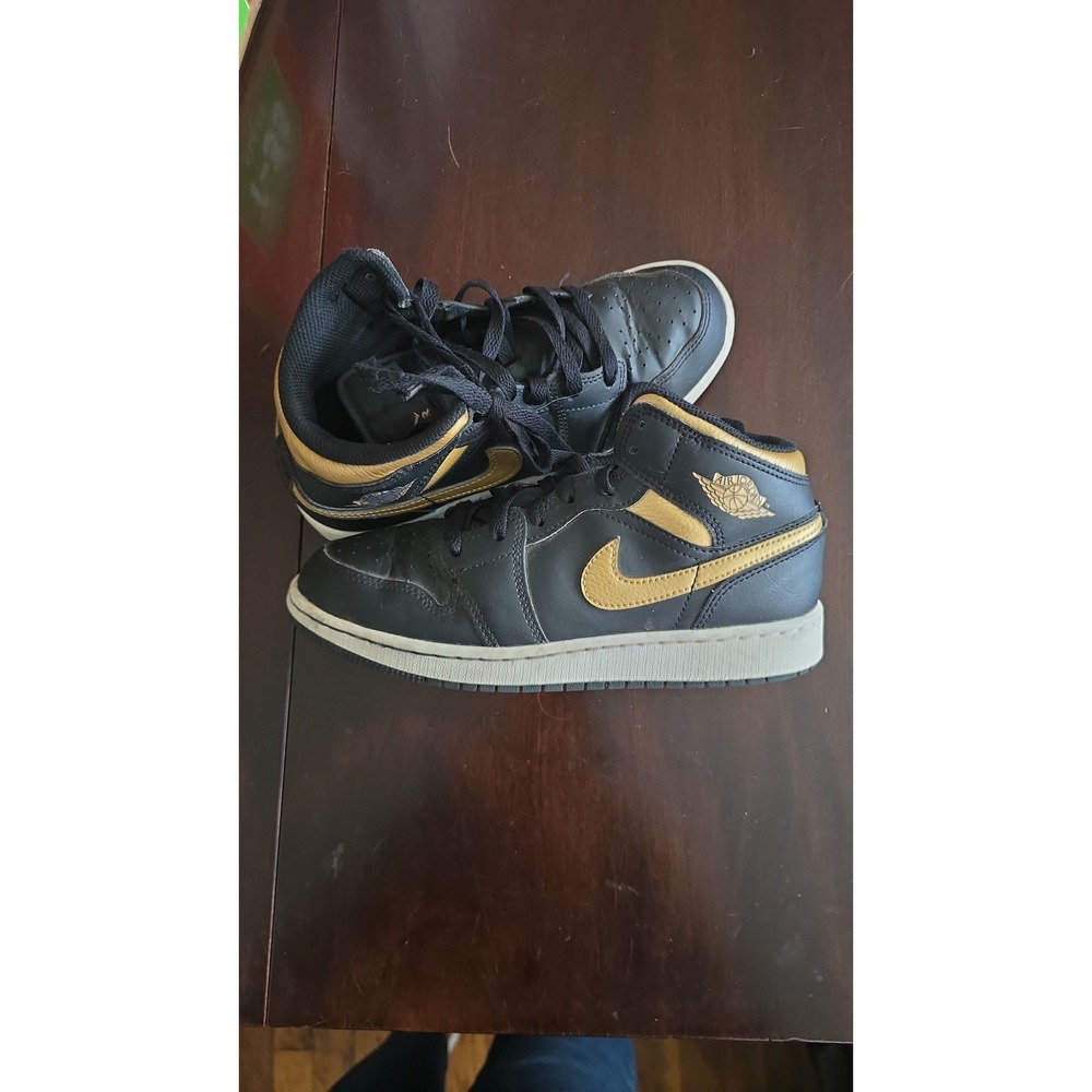 Nike Air Jordan 1 Mid Black Metallic Gold Kids Sneakers 5Y DQ8423-071